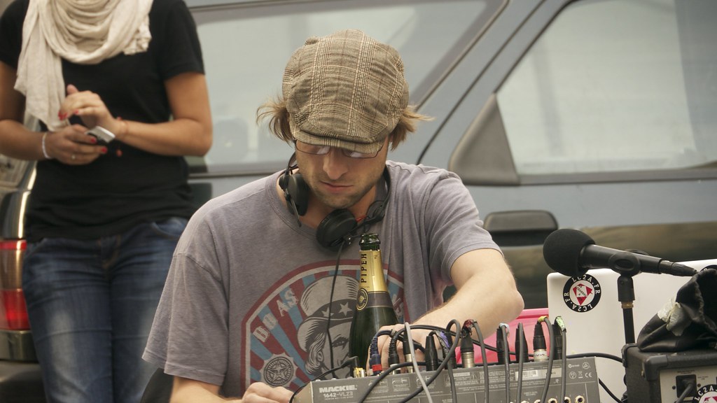 LC2A / 29 Juillet 2011 / Place Goldoni Paris 2è/ Chapter V PUMP UP THE VOLUME