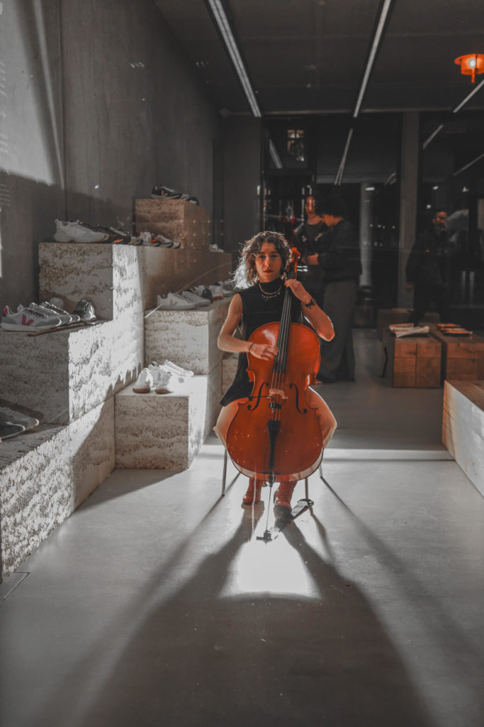 "Cellist Zeynep Ayşe Hatipoğlu fills the VEJA Store Berlin with warm, resonant tones, creating a timeless atmosphere that complements the hands-on craft of the session.