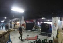 Et pendant ce temps // Un camp de migrants d'installe...