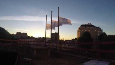 Et pendant ce temps // Le jour se lève.