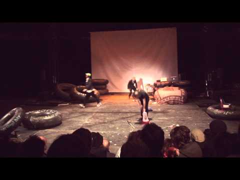 A Child Rasputin / Alain Manipulation d'objets / Cirque Electrique / RADIOMARAIS / 12/101/3